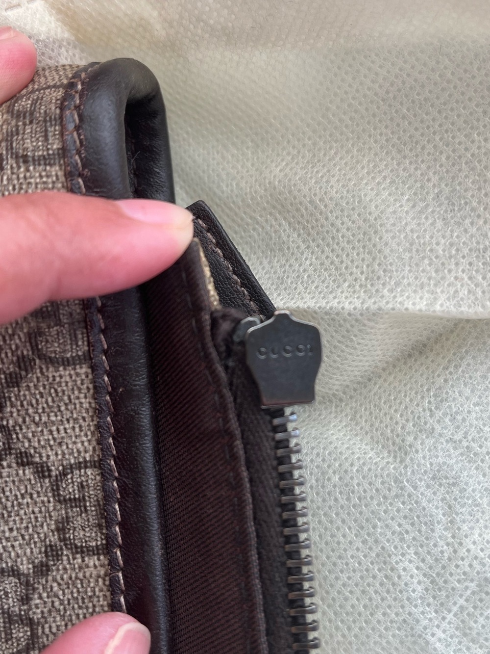 GUCCI GG SUPREME MONOGRAM TOTE - Picture 10 of 16